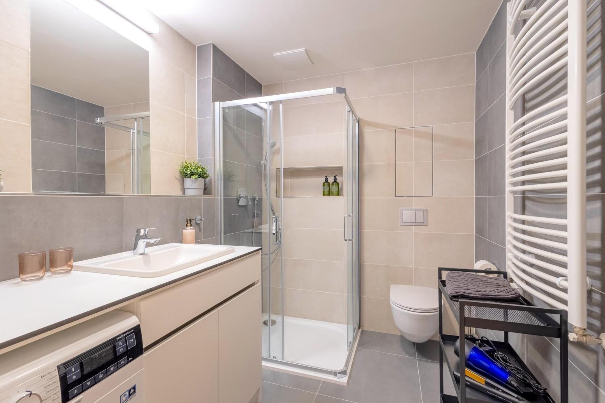 Bright 2Br - 7Th Floor, Balcony, Free Parking By Gravity Prague Apartamento Exterior foto